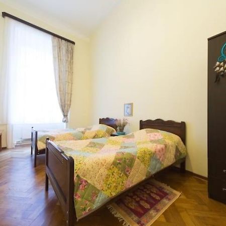 Apartment On Tabidze 3/5 Тбилиси Екстериор снимка