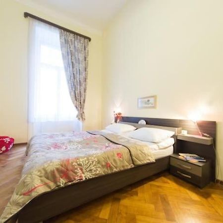 Apartment On Tabidze 3/5 Тбилиси Екстериор снимка