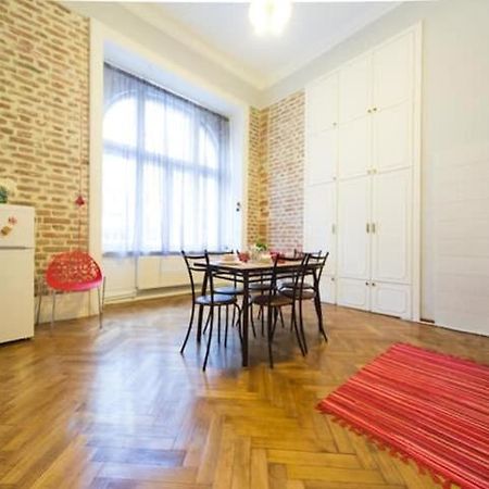 Apartment On Tabidze 3/5 Тбилиси Екстериор снимка