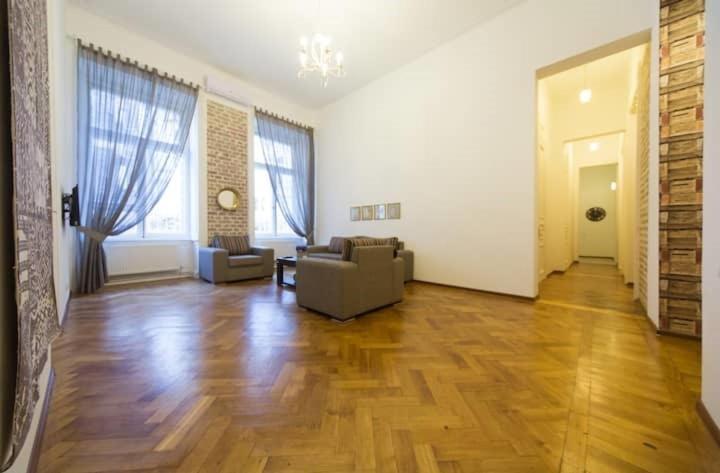 Apartment On Tabidze 3/5 Тбилиси Екстериор снимка