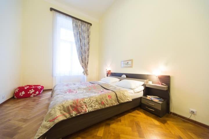 Apartment On Tabidze 3/5 Тбилиси Екстериор снимка