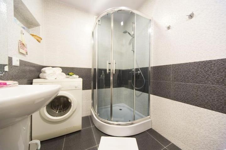 Apartment On Tabidze 3/5 Тбилиси Екстериор снимка