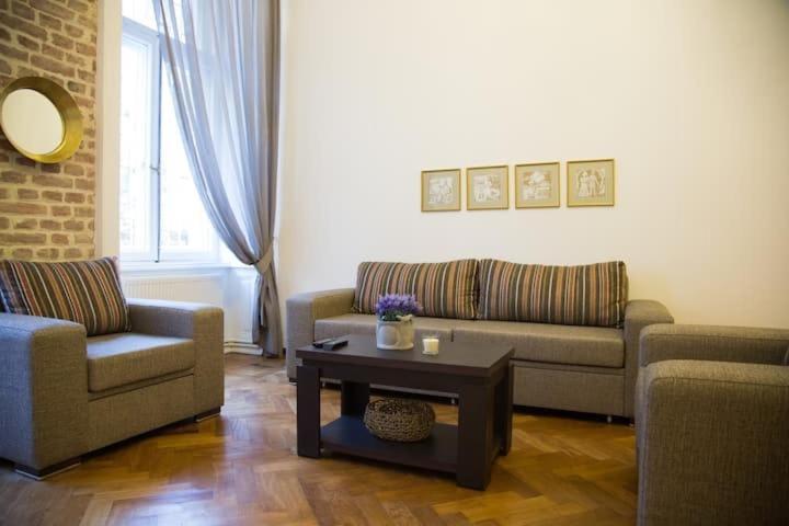 Apartment On Tabidze 3/5 Тбилиси Екстериор снимка