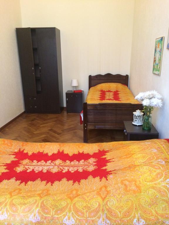 Apartment On Tabidze 3/5 Тбилиси Стая снимка