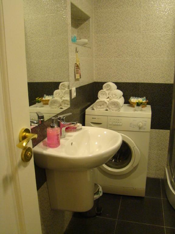 Apartment On Tabidze 3/5 Тбилиси Екстериор снимка