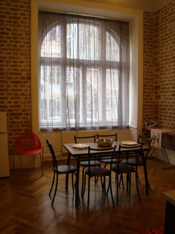 Apartment On Tabidze 3/5 Тбилиси Екстериор снимка